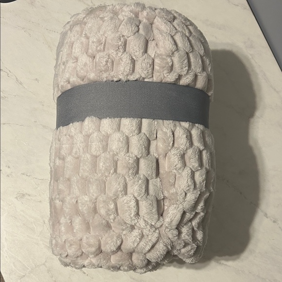 Better Homes And Gardens Textured Tan Throw Blanket - Picture 3 of 3